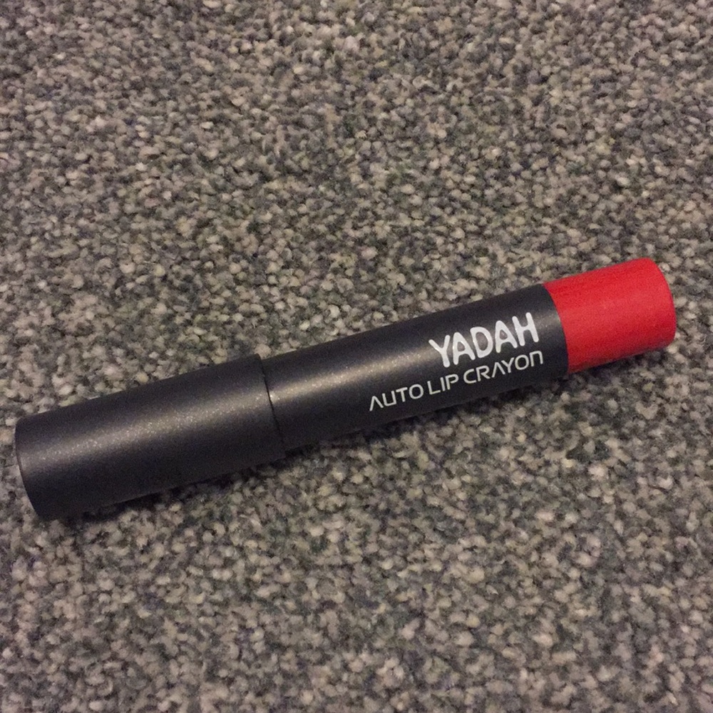 Brand new yada lip crayon 01 dazzling red